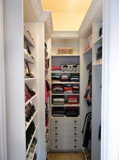 Small Walk In Closet Design, Small Walk In Wardrobe, A Walk In Closet, Small Walk In Closet, Walking Closet, Walk In Closet Design