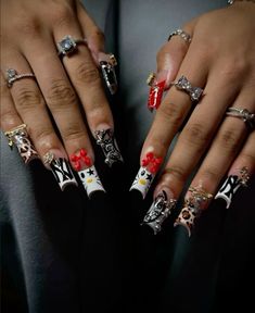 - 𝗳𝗼𝗹𝗹𝗼𝘄 𝟰 𝗺𝗼𝗿𝗲 ➚➚➚ Latto Aesthetic Nails, Black And White Acrylic Nails Designs, My Core Aesthetic, Freestyle Nail Designs, Short Junk Nail Designs, Bratz Core, Louis Vuitton Nails, Fye Nails, Money Nails