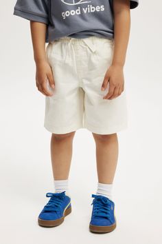 ERIC EASY SHORT White Playful Relaxed Fit Bottoms, White Bermuda Shorts With Elastic Waistband For Spring, Spring White Bermuda Shorts With Elastic Waistband, Playful Solid Color Bottoms For Summer, Playful White Bottoms With Built-in Shorts, Playful Solid Short Bottoms, Playful Short Bottoms, Playful White Short Bottoms, Playful Short White Bottoms