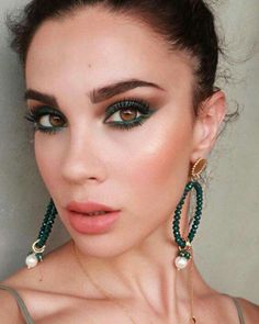 Trucco Glam, Green Eye Makeup, Smink Inspiration, Hooded Eye Makeup, Green Makeup, Green Eye, Evening Makeup, Glamorous Makeup