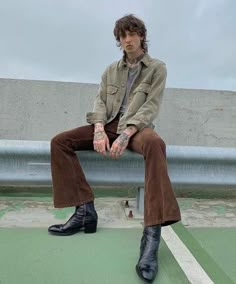 Loic Williams, Rock N Roll Baby, Rock Star Outfit, Rockstar Aesthetic, Mens Outdoor Clothing, 70’s Style