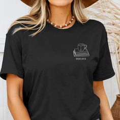 Made from 100% organic ring-spun cotton, this unisex t-shirt is a total must-have. It's high-quality, super comfy, and best of all--eco-friendly. * 100% organic ring-spun cotton * Fabric weight: 5.3 oz./yd.² (180 g/m²) * Single jersey * Medium fit * Set-in sleeves * 1 × 1 rib at collar * Wide double-needle topstitch on the sleeves and bottom hems * Self-fabric neck tape (inside, back of the neck) * Blank product sourced from Bangladesh The sizes correspond to a smaller size in the US market, so Everyday Screen Print T-shirt In Ring-spun Cotton, Everyday Crew Neck T-shirt In Ring-spun Cotton, Everyday Graphic Tee In Ring-spun Cotton, Organic Cotton Black T-shirt With Letter Print, Everyday Ring-spun Cotton T-shirt With Screen Print, Black Ring-spun Cotton T-shirt For Everyday, Organic Cotton Pre-shrunk T-shirt, Books And Tea, Tea Print