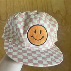 Brand New Cute Smiley Hat Casual Flat Brim Pink Hats, Everyday Fun Hats With Curved Brim, Fun Everyday Hat With Curved Brim, Fun Curved Brim Hat For Everyday Use, Retro Everyday Hats With Flat Brim, Retro Hats With Flat Brim For Everyday Wear, Cute Flat Brim Hat One Size, Retro Flat Brim Hats For Everyday, Spring Retro Snapback Hat With Short Brim