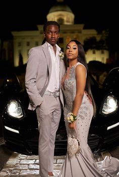 Sliver Prom Couples, Silver Prom Looks Black Couple, Prom Suits For Men White, Prom Send Off Pictures, Sliver Prom Dresses Black Couple, Silver Prom Couple Outfit, Gray Prom Dress Black Couple, Prom Send Off Photoshoot