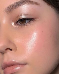 glowy shimmer makeup #makeuplooks #makeuptips #haircare #beautiful #tutorials #clean #everyday Make Up Mata, Makeup Tip, Shimmer Makeup, Makeup Secret, Bold Lipstick, Smink Inspiration, Makeup Hacks, Smokey Eyes, Natural Beauty Tips