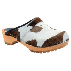 The Safari Brown Cow Wood Open Back clog is a hand-made classic wooden clog made with genuine cowhide leather. * Hand Made in Europe* Wood outsole with PU tread* Heel measures approximately 2"* Platform measures approximately 1 inch* Fussform shaped outsole anatomically contours your toes* Wood midsole harvested from sustainable European forests---> Ships in 1 business day from the USSizing tip:>>>> This clog is based on the German Fussform shape, so the toe area is bigger and wid Lotta From Stockholm Clogs, Mary Jane Clogs, Swedish Clogs, Brown Cow, Wooden Clogs, Leather Dye, Leather Clogs, Clogs Shoes, Sneaker Brands