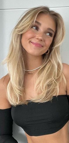 Cute Hair Cuts Medium Long, Hair With Layers And Curtain Bangs, Haircut Curtain Bangs And Layers, Small Layers Medium Hair, Layered With Curtain Bangs Medium Hair, Haircut Inspo Long Layered, Hair Cuts Medium Length Layers 2024, Haircuts Women 2024, Certain Bangs Long Hair