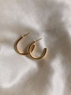 These are THE classic gold hoop. And the perfect gift for her or him, be their style minimalist, modern, or classic. The ultimate accessory for any and every day, and ethically made, there's literally no downside to these beauties. These trendy, lightweight hoops transition seamlessly from day to night AND from day to next-day, an understated hoop that really shines through its simplicity. Handmade to order, these earrings are available in sterling silver, vermeil, or brass. Also available in solid gold options. 2.5cm across pictured. ✉️💌 SUBSCRIBE TO MY  EMAIL LIST TO GET 10% OFF OF YOUR ORDER ! CLICK BELOW 💌✉️ https://mailchi.mp/01678e386d20/elizabeth-leflar-etsy-newsletter 📌 FOLLOW on SOCIAL MEDIA 📌 - www.instagram.com/elizabethleflar - www.facebook.com/elizabethleflardesign - www.p Classic Gold Plated Hoop Earrings Gift, Gold Minimalist Hoop Earrings For Anniversary, Minimalist Gold Hoop Earrings For Anniversary, Classic Tarnish Resistant Hoop Earrings As A Gift, Classic Tarnish Resistant Hoop Earrings For Gift, Simple Hoop Earrings As Gift, Classic Gold Hoop Earrings As Gift, Simple Gold Huggie Earrings As Gift, Simple Design Hoop Earrings As Gift