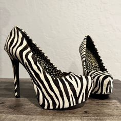 Get Ready For A Wild Night Out With These Jessica Simpson Black/White Wild Zebra Heels! Featuring A Daring 5.25-Inch Heel And A Hidden 1.75-Inch Platform, These Heels Are Both Stylish And Comfortable. With A Pointed Toe And Zebra Print They're Perfect For Making A Statement. In Very Near Brand New Condition, These Stiletto Platform Heels Are Ready To Help You Strut Your Stuff On The Dance Floor. Bundle & Save, Reasonable Offers Welcome! Spring Zebra Print High Heels, High Heel Zebra Print Party Heels, Black High Heels With Zebra Print, Chic Striped High Heel Shoes, Chic Zebra Print High Heels, Chic Striped High Heel, Chic Striped High Heels, 2010 Heels, Heels 2000s