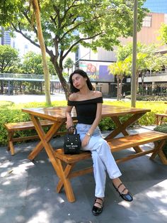 black off shoulder top with black mary jane shoes Black Flat Outfit, Mary Jane Pumps Outfit Ideas, Mary Jane Shoes Outfit Ideas, Maryjane Outfits Jeans, Black Mary Jane Shoes Outfit, Outfit With Mary Jane Shoes, Mary Jane Pumps Outfit, Dress With Mary Janes, Jeans And Mary Janes