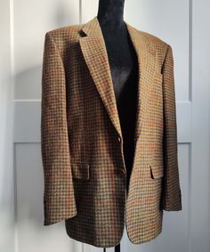 This beautiful blazer was made in Spain. The material is pure new wool. The jacket is fully lined and the lining is probably viscose. It has brown buttons for fastening on the front side and the same buttons on the sleeves for detail. It fits best women's sizes L or XL and men's sizes M or L. Check the exact measurements below: Shoulders: 48 cm / 19 in Sleeves (from armpit): 40 cm / 15.5 in Length: 76 cm / 30 in All items are measured flat. The colors of the actual items can vary slightly from the colors in the photos. The blazer is in excellent vintage condition. **Vintage items may have minor flaws due to pre-loved wear and or age. In general, we do not sell clothes with major flaws.** Fall Tweed Jacket With Single Button And Suit Collar, Tailored Single Button Tweed Jacket For Fall, Brown Wool Blazer With Suit Collar, Fall Single Button Tailored Tweed Jacket, Fall Tweed Business Blazer, Vintage Suit Collar Outerwear For Business Casual, Formal Tweed Sport Coat For Fall, Single Breasted Blazer For Professional Wear In Fall, Vintage Wool Sport Coat With Lapel Collar