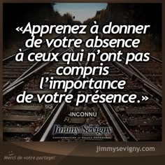 a train track with the words'apprenz d'omer de votre as