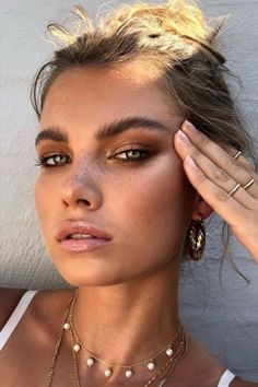 Everyday Eyeshadow, Summer Makeup Trends, Natural Summer Makeup, Mekap Mata, Gold Eye Makeup, Summer Makeup Looks, Makeup Hacks