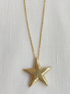 Star Shaped 925 Sterling Silver Necklace has a lobster claw claps at the back. The colour is gold. It's perfect for every occasion. Jewelry Star, Star Necklace Gold, Necklace Ideas, Chic Necklace, Star Jewelry, Star Pendant, Star Necklace, Silver Stars, Gold Stars