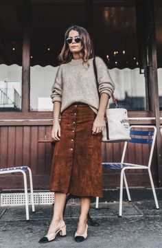 Outfits With Mini Skirts, Suede Skirt Outfit, Skirt And Sweater, Relaxed Outfit, Suede Mini Skirt, Suede Skirt, Style Clothes, Great Ideas, Types Of Skirts