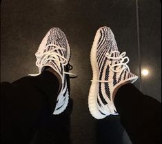 Zebra Outfit, Yeezy Zebra, Fake Shoes, Sneakers Outfit Men