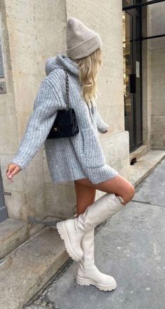 White Chunky Boots, Look Kylie Jenner, Look Adidas, Skandinavian Fashion, Looks Street Style, Influencers Fashion, White Boots, Winter Mode