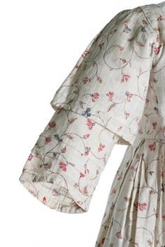 Block printed woven muslin open-robe, with fine trellis weave printed in blue, red and brown with delicate floral trails, empire-line bodice with linen inner panels and lining, circa 1800 19th Century Women, 19th Century Fashion, Red And Brown