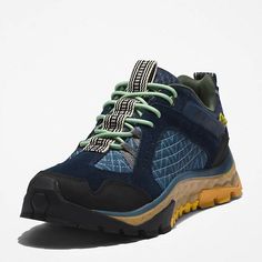 The Bee Line x Timberland Solar Ridge Hiking Shoe is perfect for the sustainable urban explorer. Featuring Gore-Tex waterproof protection and a comfortable sole made of 75% renewable materials, these shoes are built to last whether you're summiting trails or chasing the next pic. Premium recycled and sustainable materials like Better Leather, ReBOTL fabric, and PET laces mean every step supports responsible manufacturing. Timberland Sneakers, Shoe For Men, Mens Hiking Shoes, Urban Explorer, Navy Sneakers, Hiking Shoe, Walking Boots, Boys Boots, The Bee