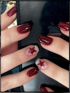 Nails To Paint Yourself, Simple Nails Korean Style, Nail Designs With Qtip, Gel Nail Patterns, Cute Short Acrylic Nails Aesthetic, Short Nail Grunge, Easy Nail Art Small Nails, Spooky Nails Aesthetic, Autumn Nails Natural