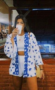 Clique 2x para ganhar esse Look de graça. É só clicar duas vezes no pin! Se clicar em visitar também funciona. Tenta você também! #look #lookinverno #lookdeinverno #shein #roupadegraça Short Kimono Outfit, Pool Day Outfit, Outfit Kimono, Kimono Crop Top, Look Kimono, Mirror Poses, Outfit Date, Zebra Print Skirt, Poses Beach