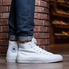 White Converse High Tops Outfit, Clean White Sneakers, How To Clean White Sneakers, Mens Converse Outfit, Black Leather Converse, Kanye West Style, Black And White Converse, White High Top Converse, Most Popular Shoes