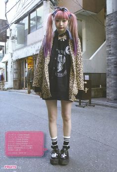 Tokyo Outfits Japanese Street Styles, Style Doc Martens, Darkly Inclined, Mode Harajuku, Kawaii Culture, Doc Martens Outfit, Punk Rock Outfits