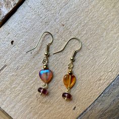 Gold Iridescent Heart Earrings - ByMNC Handmade Jewlery, Dope Jewelry, Earrings Beaded, Funky Jewelry, Themed Jewelry, Jewelry Inspo, Dream Jewelry, Piercing Jewelry, Heart Earrings