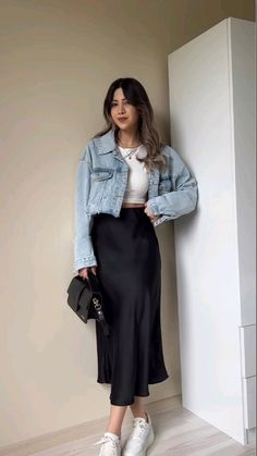 Wedding Stylist Outfit, Silk And Denim Outfit, Summer Skirt Outfits 2024, Modest Summer Office Outfits, Casual Black Satin Skirt Outfit, Trendy Outfit 2024 Summer, April Birthday Outfit Women, Casual Day Outfits Classy, Modest College Outfits Skirts