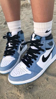 White Jordan 1, Trendy Shoes Sneakers, Nike Shoes Girls, Dr Shoes, Nike Fashion Shoes, Jordan Shoes Girls, Preppy Shoes, Jordan Shoes Retro, Pretty Shoes Sneakers