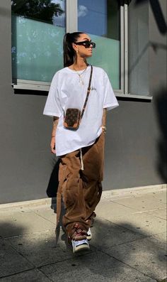 Baggy Clothes Outfit Baddie, Drippy Womens Outfits, Over Sized Clothes Outfit, Wide Leg Pants Outfit Streetwear, Cargos Street Style, Kehlani Street Style, Coordinating Festival Outfits, Minimalist Earthy Fashion, Streetwear Women Poses