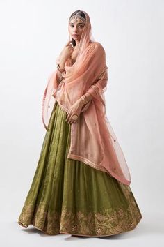 Shop for Rhua India Green Pure Cotton Silk Tissue Chanderi Lehenga Set for Women Online at Aza Fashions Green Organza Dupatta, Contrast Lehenga Color Combos, Chanderi Lehenga, Bandhej Print, Zardozi Work, Indian Dresses Traditional, Traditional Indian Outfits, Indian Designer Outfits, Indian Attire