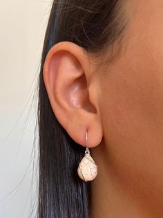 Add a touch of elegance to your everyday look with these beige teardrop basic earrings, handcrafted with delicate gold or silver details. These versatile earrings are the perfect addition to any jewelry collection, effortlessly complementing any outfit, from casual daywear to evening ensembles. Why You'll Love Them: - The beige teardrop beads paired with gold or silver accents create a timeless and sophisticated look. - Versatile Style, ideal for any occasion, whether you're dressing up for a sp Minimalist Nickel Free Teardrop Wrap Earrings, Minimalist Nickel-free Teardrop Wrap Earrings, Minimalist Teardrop Nickel-free Wrap Earrings, Beige Nickel Free Dangle Earrings, Nickel-free Beige Dangle Earrings, White Teardrop Wire Wrapped Earrings, Beige Nickel-free Dangle Earrings, Beige Drop Earrings Jewelry For Gift, Beige Dangle Jewelry With Ear Wire