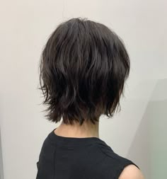 Shag Grunge Hair, Short Hairstyle Women Layered Straight, Layered Pixie Bob With Bangs, Wolfcut Hair Short Straight, Short Messy Hair Women, Short Wolfcut Straight Hair, Short Thick Hair Cuts, Hush Cut Hair Short, Bob Layered Haircut