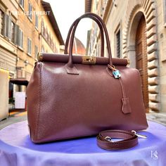 This bag has been made of the best genuine leather by local master crafters of Florence in Italy, designed for women who only accept premium Italian quality and luxury leather bags and modern Italian fashion. . Size: Height: 28 cm/11.02 inches. Width: 33 cm/12.99 inches. Depth: 15 cm/ 5.91 inches. Color: Dark Brown . The story of this bag:  In the heart of Italy, where artistry and craftsmanship have flourished for centuries, a group of skilled artisans pours their passion into creating exquisit Elegant Brown Textured Leather Bag, Luxury Italian Satchel Shoulder Bag, High-end Rectangular Bags With Smooth Grain, High-end Bag For Everyday Use, High-end Brown Leather Briefcase, High-end Everyday Bag With Smooth Grain, High-end Bags With Leather Lining For Daily Use, High-end Smooth Grain Bag For Everyday Use, Luxury Brown Bag With Smooth Grain