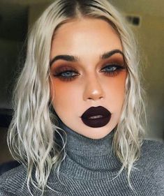 20 Fall Makeup Looks You’ll Love For 2021 Fete Emo, Makeup Clown, Kendall Jenner Makeup, Halloween Make-up Looks, Drag Make-up, Makeup Tip, Bold Makeup Looks, Halloween Makeup Scary