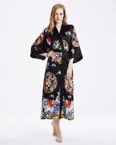 The mulberry silk kimono print robe is, soft color, soft and comfortable, and silky skin-friendly, the combination of pure mulberry silk material and exquisite digital inkjet printing is more elegant and luxurious. Sexy V-neck, showing the soft line of the neck and modifying the face. The loose three-quarter sleeves are comfortable and easy for the wrist to move freely. The waist tie design breaks mediocrity, improves the waistline, and shows the perfect proportion. Inner ties design, Inner ties