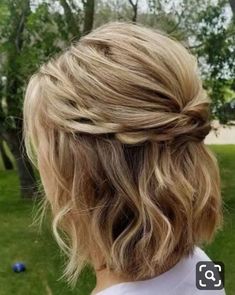 Wedding Hair Half, Hair Half Up, Half Up Half Down Hairstyles, Updos For Medium Length Hair, Hairstyles Wedding, Bridesmaid Hair Down, Homecoming Hair Down, Wedding Hairstyles Half Up Half Down, Bridesmaid Hair Short