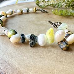 8" Long Looks Unworn Serpentine Stone, Stone Chips, Pearl Beads, Womens Jewelry Bracelets, Gemstone Beads, Silver Bracelet, Chips, Women Jewelry, Bracelet