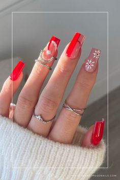 Santa Nails Santa Hat Nails, Holiday Nails Easy, Festive Nail Designs, Red Christmas Nails, Festive Nail Art, Holiday Nail Designs, Cute Christmas Nails, Christmas Nails Easy