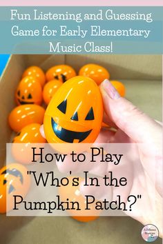 an orange pumpkin with the words how to play who's in the pumpkin patch?