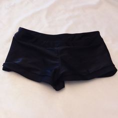 Nwot California Kisses Black Bootie Shorts In Child's Size Xl Never Worn Fitted Black Swim Trunks With Built-in Shorts, Black Elastic Shorts, Black Elastic Shorts With Short Legs, Black Fitted Swim Trunks With Short Legs, Fitted Black Swim Trunks With Short Leg, Black Elastic Workout Shorts, Elastic Black Workout Shorts, Basic Black Bottoms With Built-in Shorts, Fitted Black Swim Trunks With Elastic Waistband