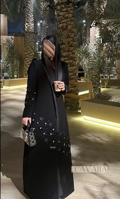 Velvet Abaya Designs, Abaya Velvet, Velvet Abaya, Black Abaya Designs, Structured Fashion, Printed Dresses Fashion, Abaya Designs Latest, Fashion Model Sketch, Abaya Black