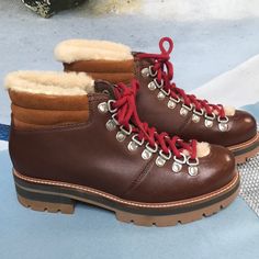 Various Size Ladies Snowboots With Tags Clark Boots, Blue Knee High Boots, Brown Winter Boots, Clarks Boots, Knee High Boots Winter, Clarks Women, Brown Boots Women, Winter Leather Boots, Hiking Boots Women