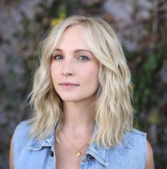 Middle Length Hair, Collarbone Length Hair, Skin Tightening Cream, Chic Haircut, Waves Hair, Candice King, Loose Waves Hair, Total Beauty, Loose Waves