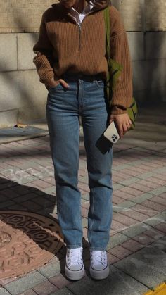 Fall Outfits Women College, Straight Jeans Outfit Aesthetic, Thrifted Fall Outfits Vintage, Oldschool Outfit Women, Brown Quarter Zip Outfit, Fall Outfits 90s Inspired, Dark Mom Jeans Outfit, Corderoy Outfits Aesthetic, Vintage Straight Jeans Outfits