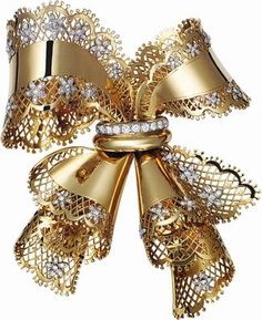 Van Cleef & Arpels, Lace Bow Knot brooch...Yellow gold, platinum, diamonds 1945 Luxury Diamond Jewelry, Bijoux Art Deco, Van Cleef And Arpels Jewelry, Van Cleef & Arpels, Van Cleef And Arpels, High Jewellery, Diamond Bows, Luxury Diamonds, Bow Jewelry