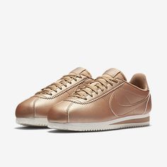 Nike Classic Cortez Leather Women's Shoe Nike Classic Cortez Leather, Nike Internationalist, Nike Gold, Cute Nike Shoes, Cute Nikes, Nike Just Do It