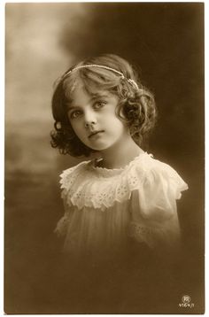 Pretty Antique Child Photo. I used this for a project and it's a beautiful picture when printed. Child Photo, Graphics Fairy, Vintage Photography, Sweet Girls, Photography