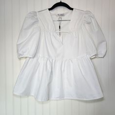 Vigoss White Cotton Puff Sleeve Blouse Top New With Tags Tagged Size Large (Fits More Like A Medium) White Color 100% Cotton Puff Sleeves V-Neckline Babydoll Silhouette Excellent Condition Length: 23" Ptp: 17" Sleeve: 12" (Approx) Chic Puff Sleeve Peplum Top For Brunch, Spring Peplum Top With Puff Sleeves, Spring Puff Sleeve Peplum Top, Spring Peplum Top With Puff Sleeves For Day Out, Spring Puff Sleeve Peplum Top For Day Out, Large Clothes, Eyelet Top, Cut Jeans, Crochet Halter Tops